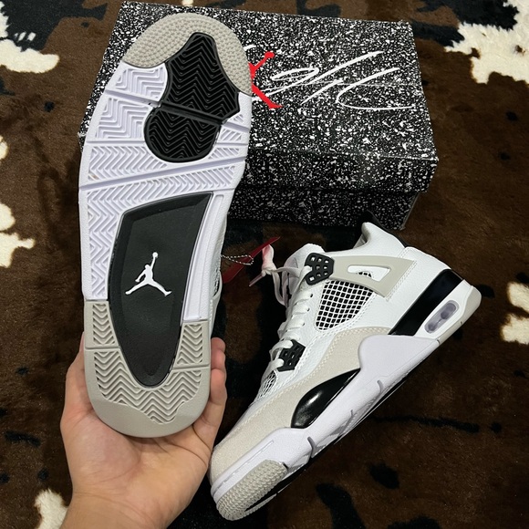 Jordan 4 Military - Picture 3 of 4